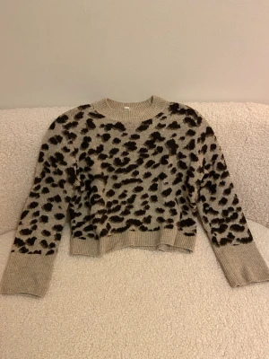 Stickad tröja - Storlek S, gott skick.