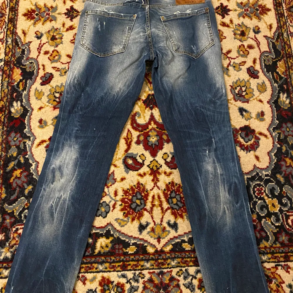 Fake Dsquared2 jeans bra kvalitet . Jeans & Byxor.