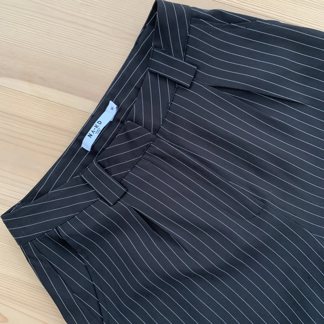 Randiga kostymbyxor NA-KD - 90