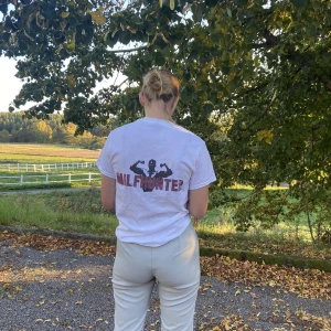 Milfhunter tröja  - Säljer min milfhunter tröja andvänd vid ett tillfälle 