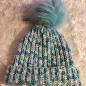 Mössa och vantar storlek 0-3mån - Helt nya virkade mössa och vantar