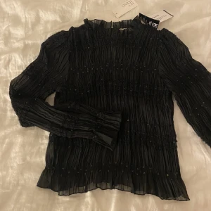 Fest topp -  fest topp prefekt till nyår! 🎊 Slutsåld i alla stl på Nelly.com Helt ny aldirg använd, lappar kvar Nypris 399kr 