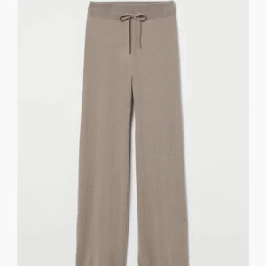 Kasmire byxor - Trendiga och snygga kashmire byxor som tyvärr inte kommer till använding. Använt typ 2 ggr.