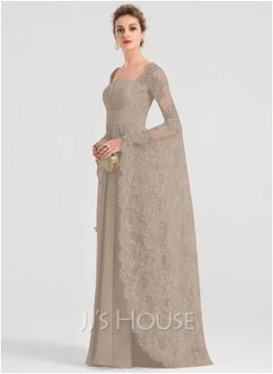 Aftonklänning  - Elegant och lyxig aftonklänning. Använd endast 1 gång under ett få antal timmar. 