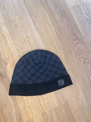 Luis Vuitton Mössa - Säljer nu min Luis Vuitton mössa då jag inte använder den längre storleken är one size men skulle säga M