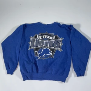 Vintage sweatshirt  - Blå Detroit Lions sweatshirt  Skick: 9/10 ✅