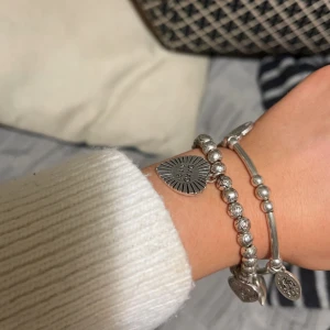 OXXO design armband  - Fina oxxo design armband i silver. Som är slutsålda💕hör av vid frågor 