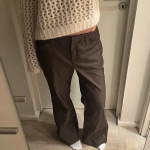 Koatymbyxor - Kostymbycor i en grön/brun färg. Så snygga, utsvängda.  Köpta på Beyond Retro och är i mycket bra skick