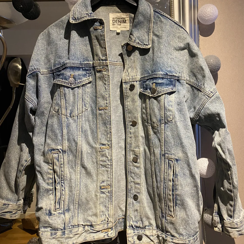 Jeans jacka den Zara storlek 36. Använd ett fåtal gånger . Jackor.