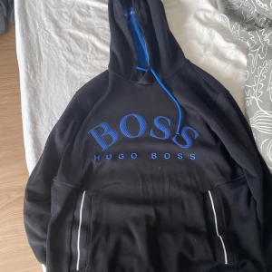 hugos boss tröja - Hugo boss tröja använd nåra gånger fortfarande bra skick storlek S, kan frakta eller mötas i borås/svenljunga (ÄKTA)