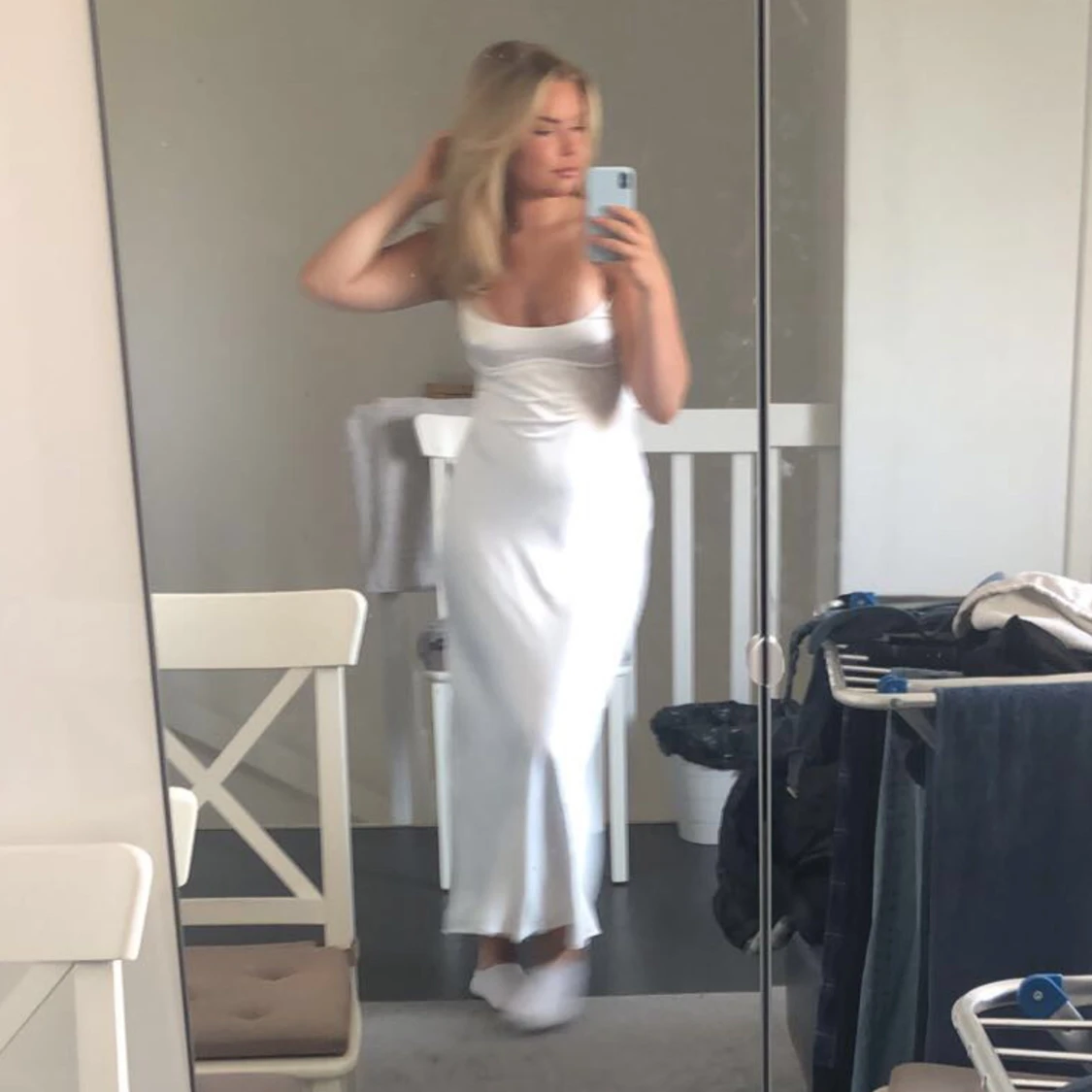 vit satin klänning - 90