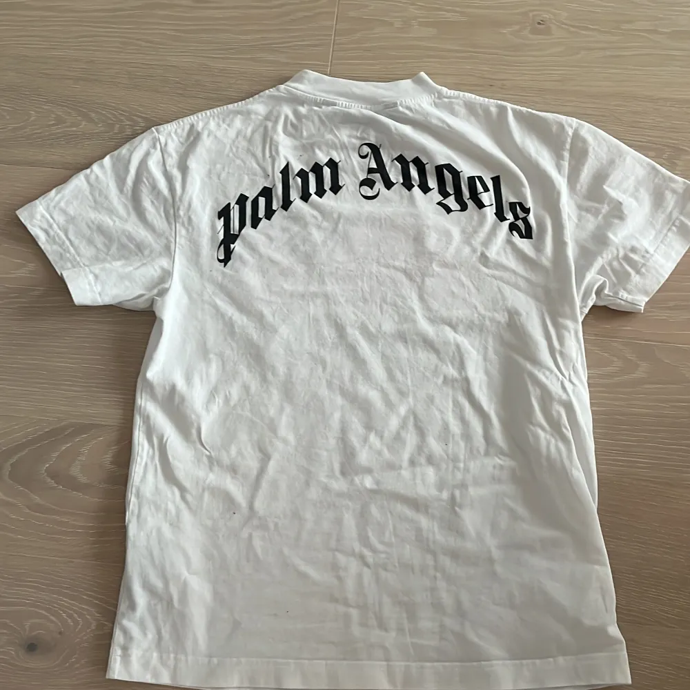 Palm angels t shirt köpt i augusti i Italien, kvitto finns, storlek M. T-shirts.