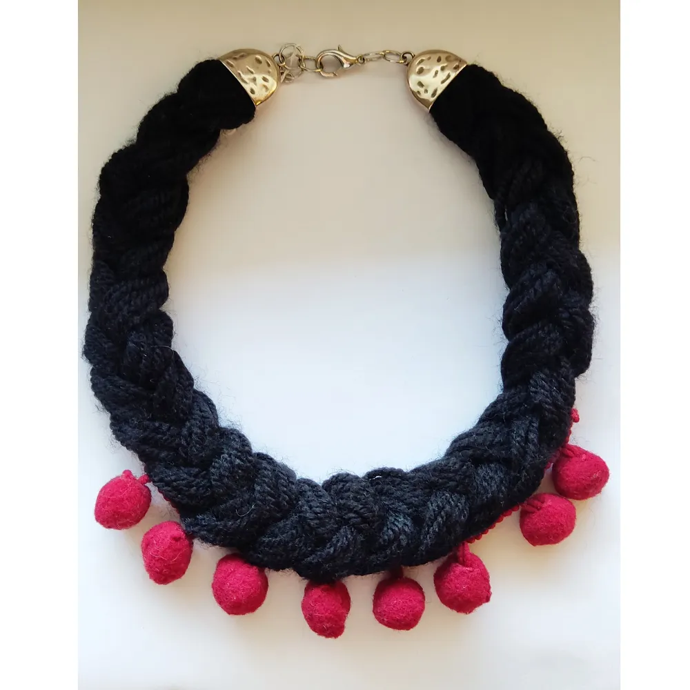 Handmade necklace, black. Accessoarer.