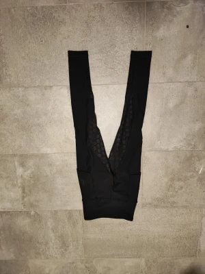 Maya delorez  - Super snygga och trendiga Maya delorez! Bra kvalitet men lite noppgira. Knappast använd! 