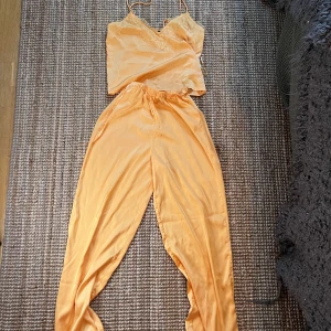 Det från Gina Tricot  - Pyjamas set eller till vardag 