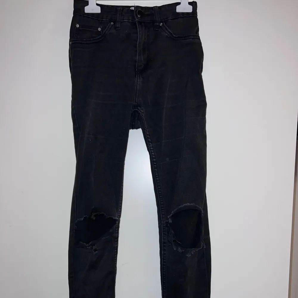 Väldigt sköna och stretchigt tyg dom är i st s men passar även xs. Fint skick och hela. Säljer då de är fel storlek och jag inte använder tajta jeans längre . Jeans & Byxor.