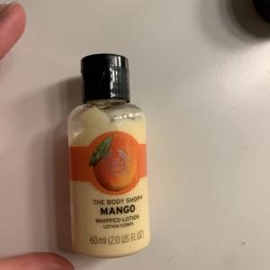 Mango whipped lotion the body shop - Bodylotion med doft av mango från the body shop. Ca 1/4 använt - syns på andra bilden, så det mesta är kvar. Frakt 26kr med frimärke och 29kr spårbart. Samfraktar gärna