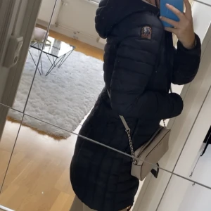 Parajumper jacka  - Säljer min fina ParaJumper billigt från förra vintern pga den inte kommer till användning längre!  