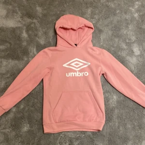 Huvtröja för en flicka  - En Huvtröja för en flicka som är 11-12 års åldern