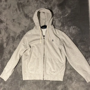 Ralph lauren holdie - Ralph lauren hoodie som jag it använder mer. Hoodien är använd ett antal gånger.  