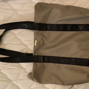 Day ET väska  - Shopper bag från DAY ET. 