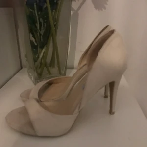 Fina klackskor - Fina klackskor endast använda 2 gånger .