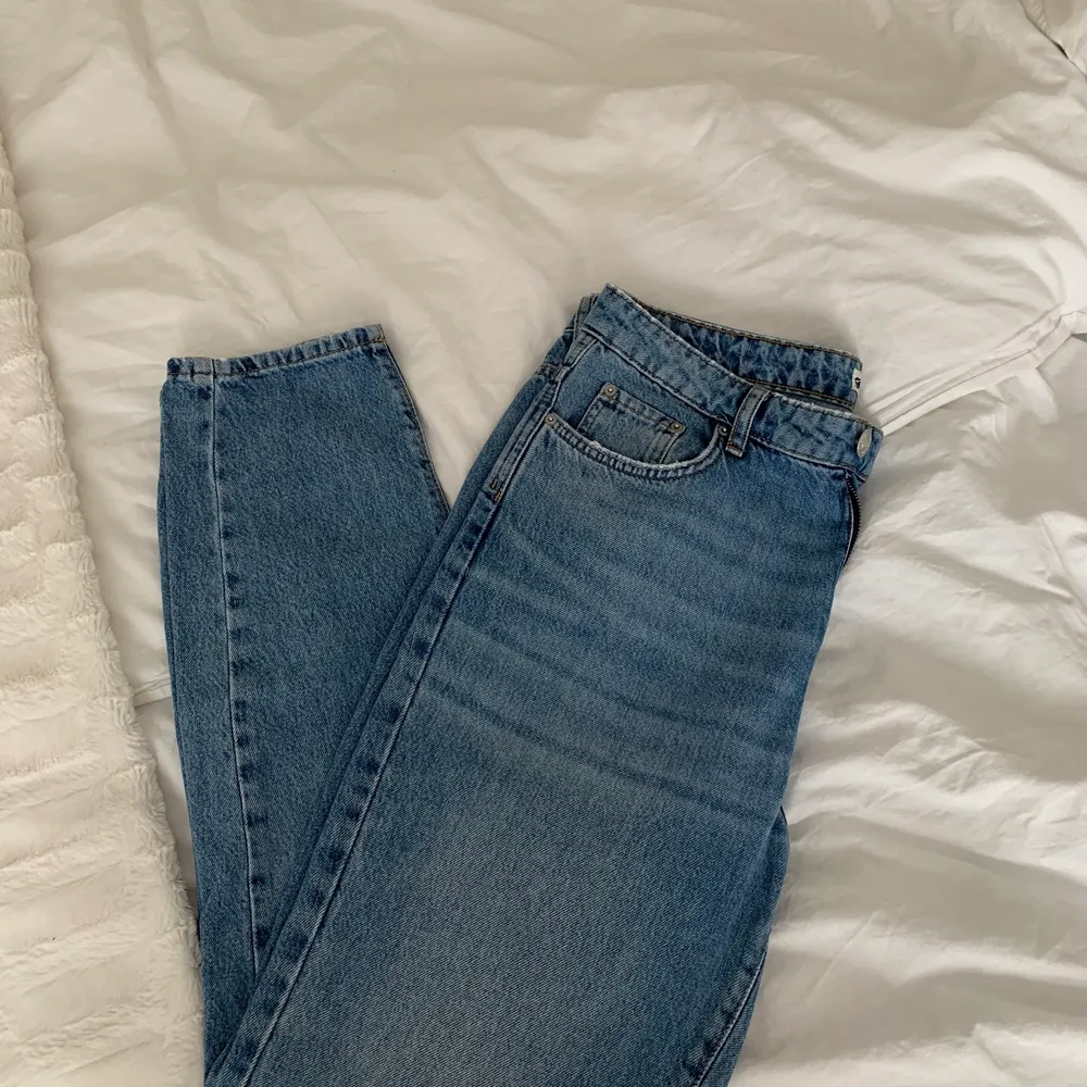 jeans från gina tricot i strl 40, bra skick.. Jeans & Byxor.