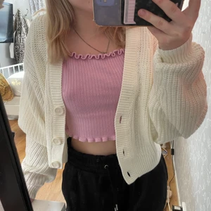 Cardigan - Vit kofta från hm aldrig andvänd😊 storlek xs Frakt kostar 66kr spårbart