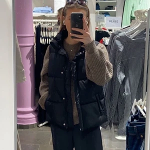 Stickad tröja - Mysig stickad tröja i en superfin brun färg🤎