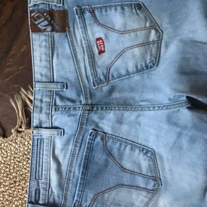 miss sixty byxor!!! - jättefina lågmidjade jeans, köpte dom här på plick men dom var för stora så därav säljer jag dom. (jag är ca 160, har 24 i lågmidjade jeans) 💗💗💗 innerbenslängd: 76cm, midjemått: 41 cm över och typ 80cm runt. ❤️