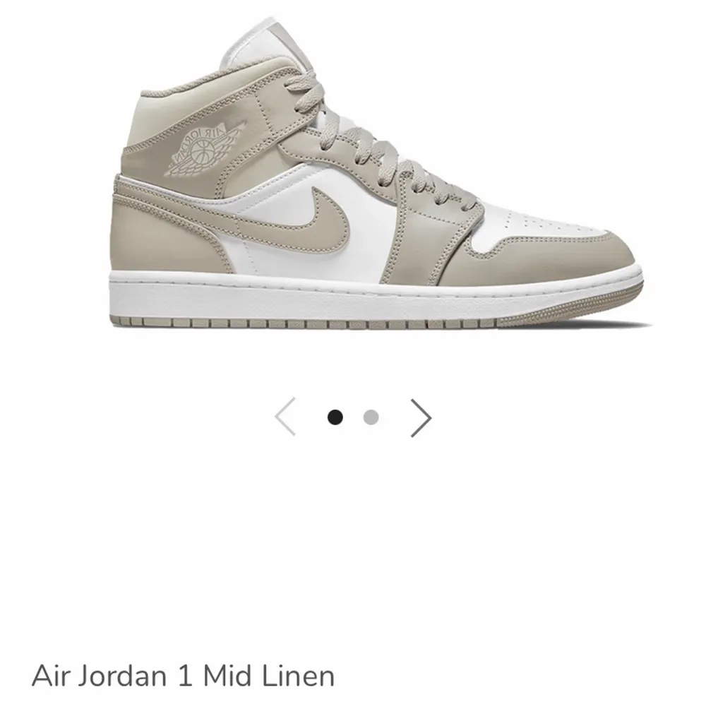 Säljer mina Jordan 1 Mid Linen som är köpta från Sold out då jag tröttnat och vill köpa nya skor, dom är sparsamt använda, köpta för 3 500 och säljer för 1 500 (hör av er om ni vill ha fler bilder). Skor.