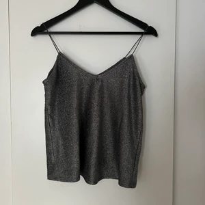 Glitter linne från Tally weijl Strl M -  använder aldrig längre❤️ (frakt ingår i priset)