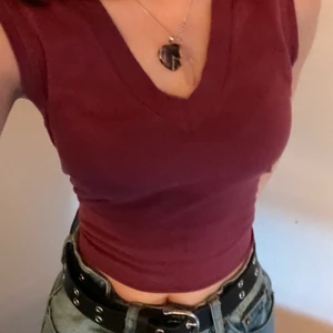 lila linne - sött lila linne från esprit i bra skick, helt oanvänd av mig !den är uppvikt i första bilden!