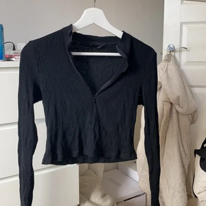 Svart tröja - Knappt använd, storlek S