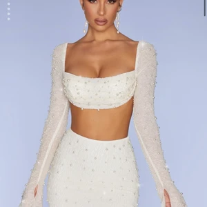 Oh polly topp - Storlek 8 (motsvarar ungefär S) aldrig använd, ny, ivory, köptes för 800kr, köparen står för frakten🤍