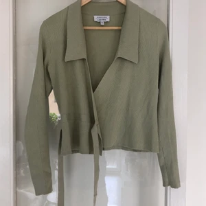  Omlottblus olivgrön 🫒🫒🍸 - Grön skönhet för drinkar i solen?? 🫒🍸 Som ny! 