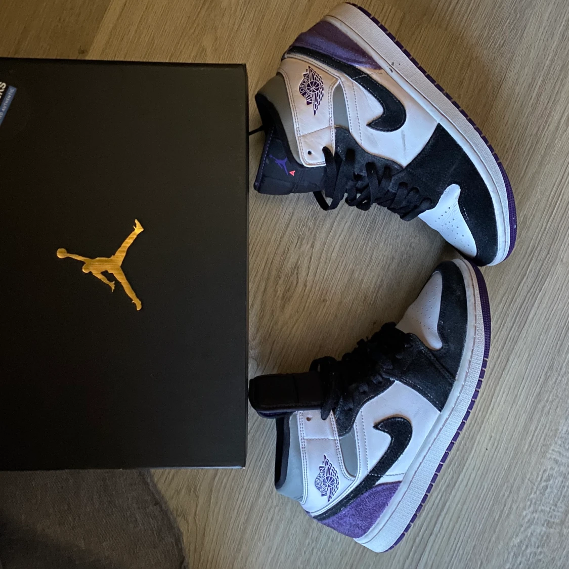  Nike Jordan 1 mid