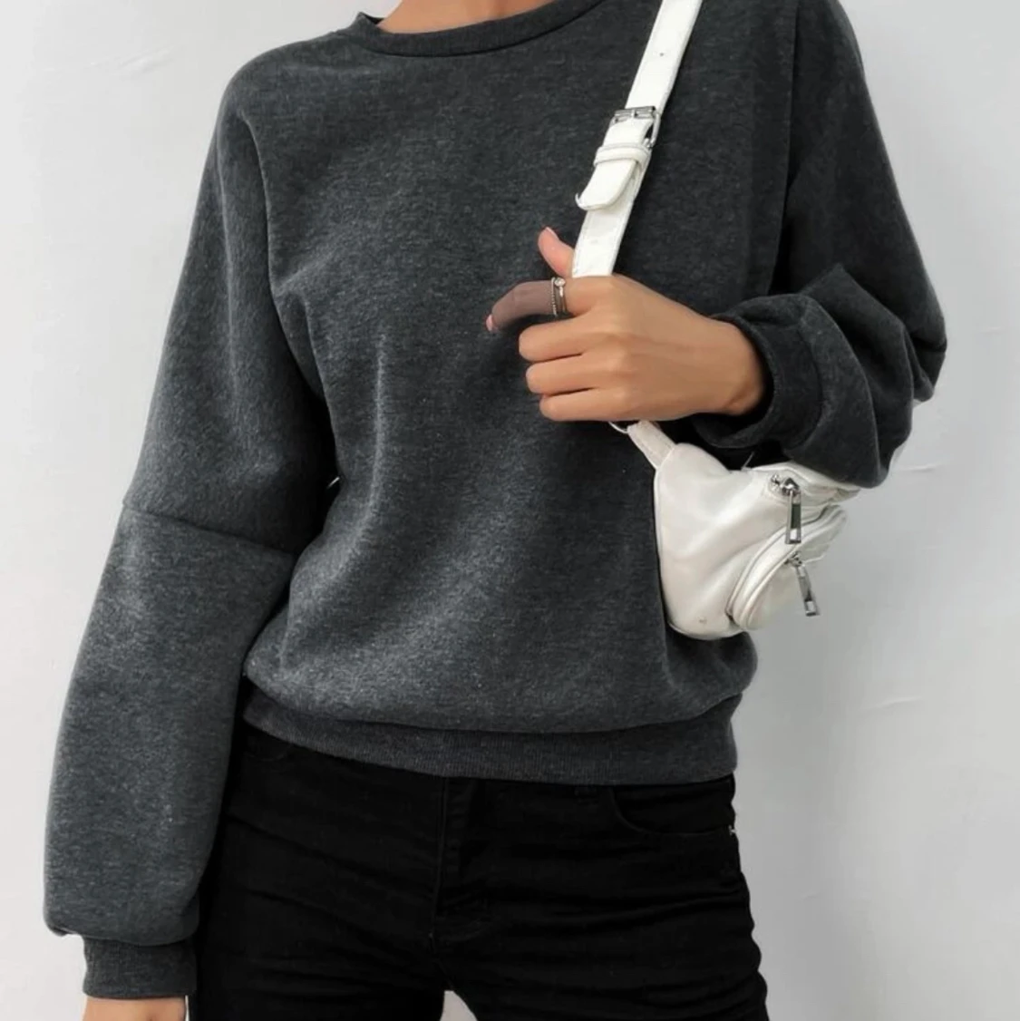 Enkel grå sweatshirt