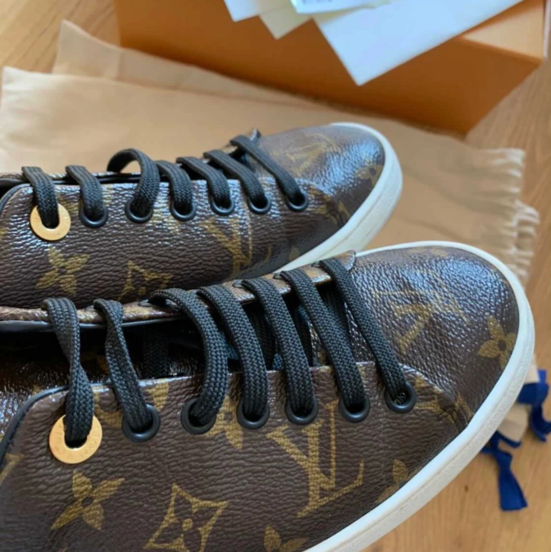 Louis Vuitton Frontrow Trainer - 91