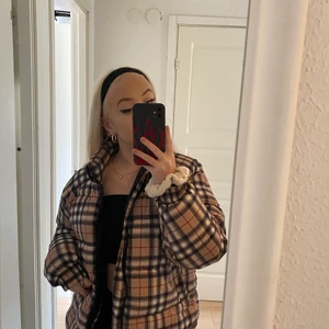 PUFFJACKA - Varm jacka som jag tyvärr inte får användning av!