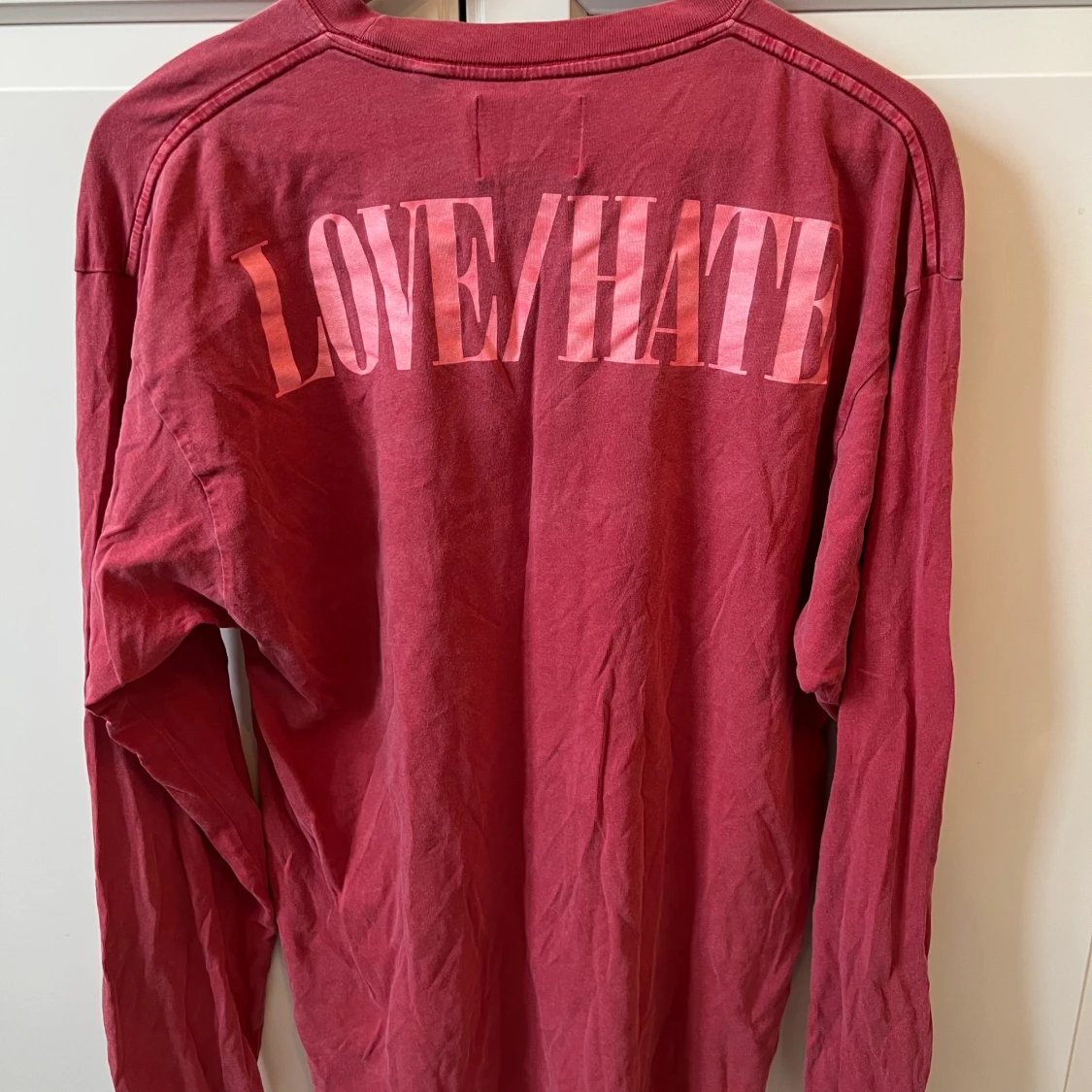 Röd tun tröja  - 90