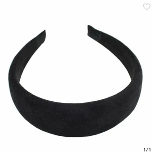 populärt diadem  - lånad bild!! fråga om egen bild, ej mocha men samma design💗💗 super snyggt helt nyköpt och aldrig använt. säljer då jag har för litet huvud då de är ganska stort❤️‍🔥  köpt från åhléns 