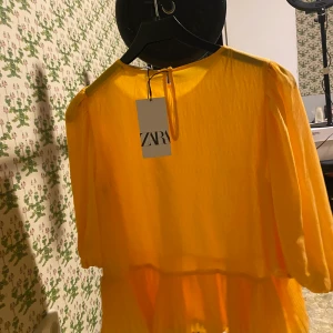Strl S  - En helt ny blus från Zara. 