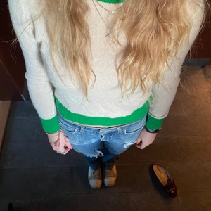 From Future tröja  - Jätte najs Kashmir tröja, köpt för ca 1000 kr. Är bara använd en gång och är därför i topp skick