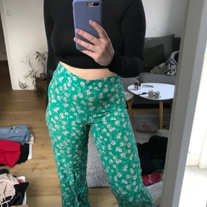 Byxor - Sommarbyxor med fint mönster