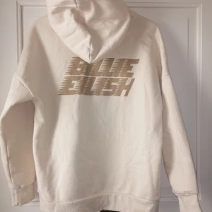 Huvtröja - Billie Eilish - Superfin chunky hoodie med Billie Eilish tryck! Passar xs-m. 