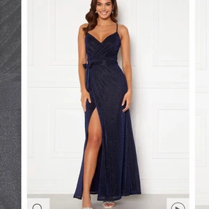 Balklänning  - Superfin klänning från Bubbleroom. Helt oanvänd med lapp kvar. Helt slutsåld på sidan. Orginalpris: 899.