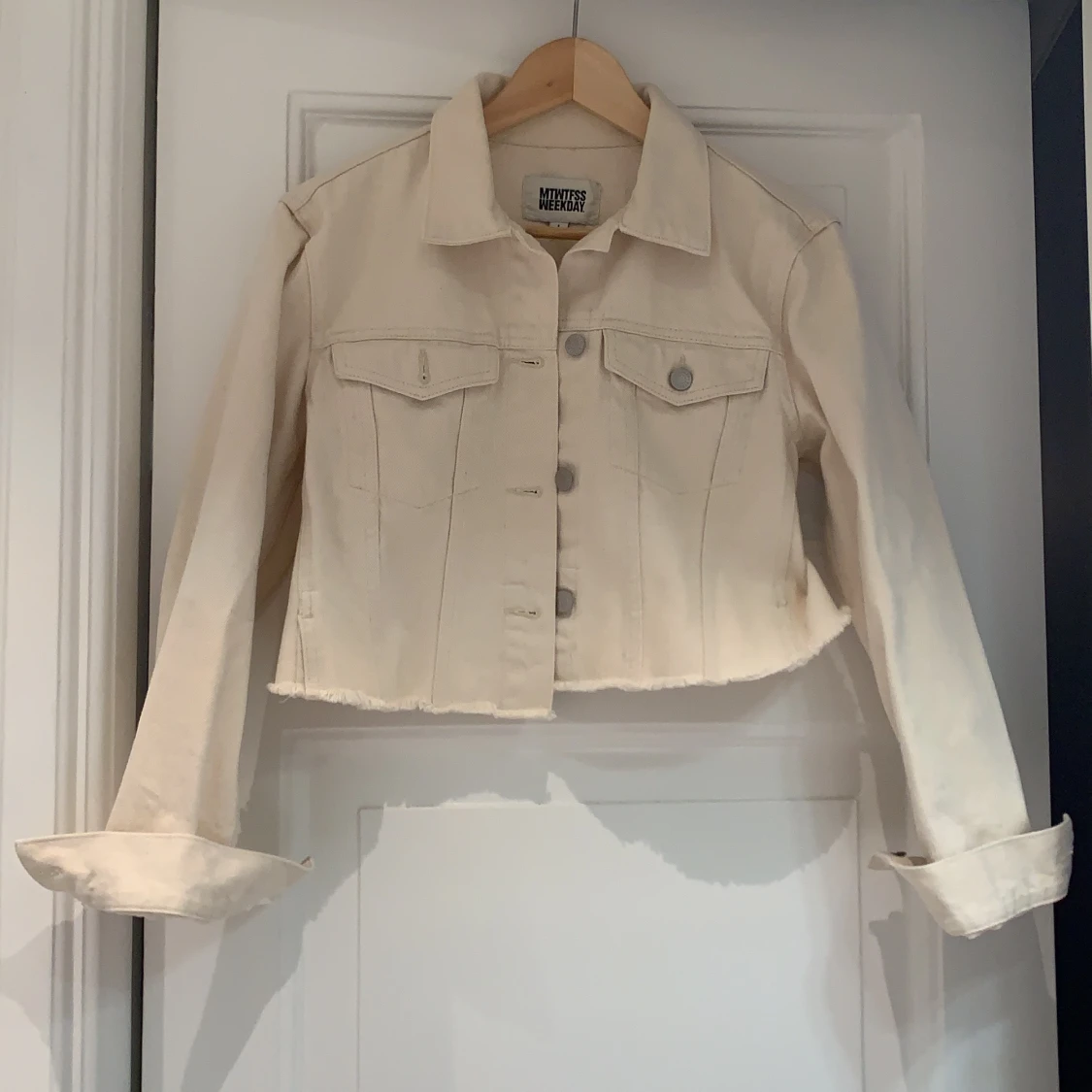 Croppad beige/cremevit jeansjacka