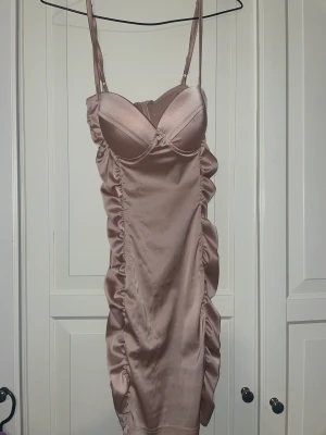 Festklänning  - Jätte fin festklänning storlek 36 💗