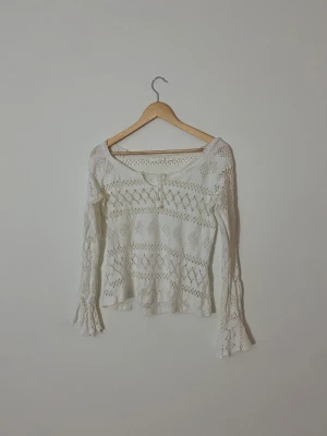 Tröja  - Vit blus, vintage. Storlek L men sitter bra på s/m 